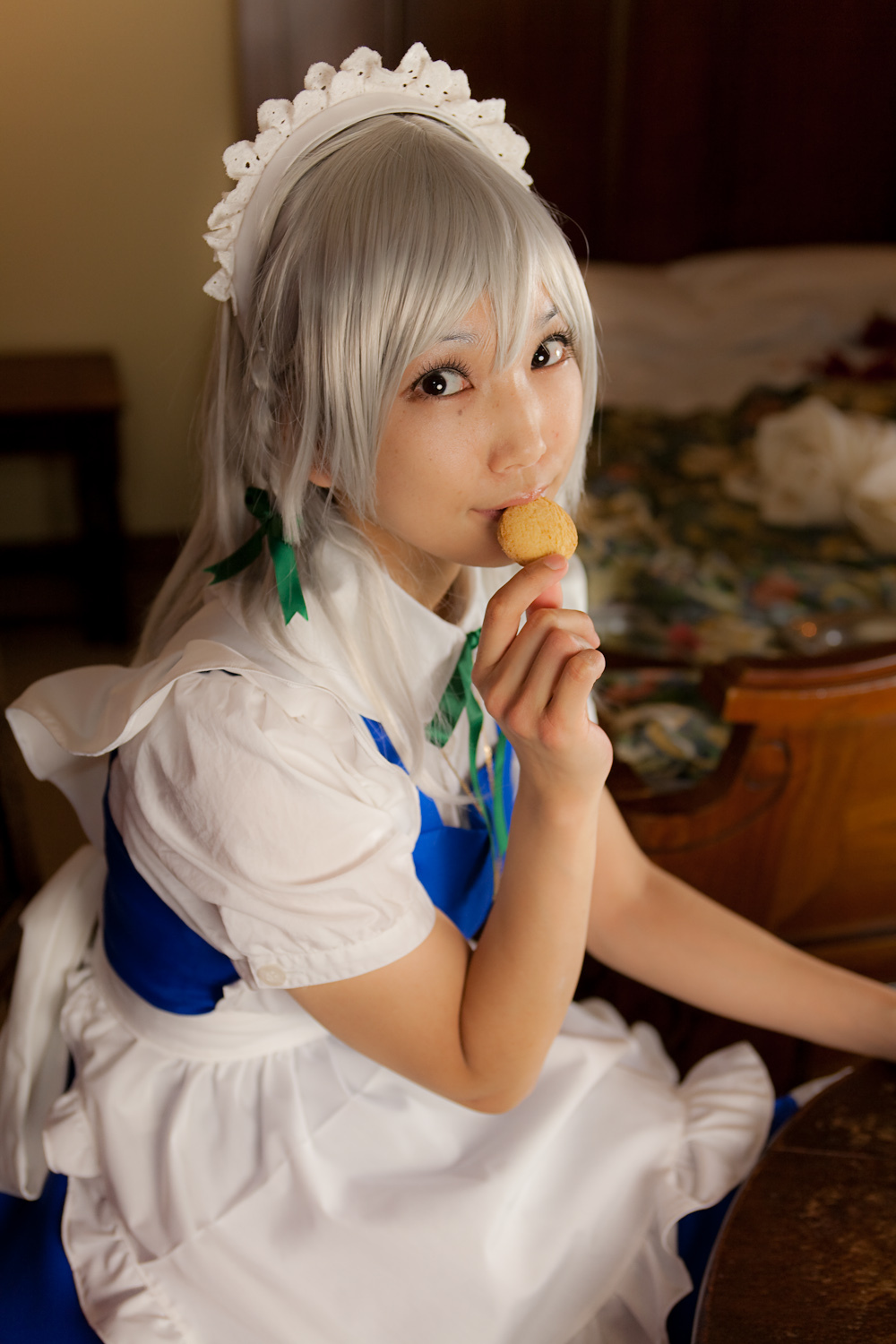 cosplay美女套图 c77 Sakuya Izayoi　白丝假发扮相(1)